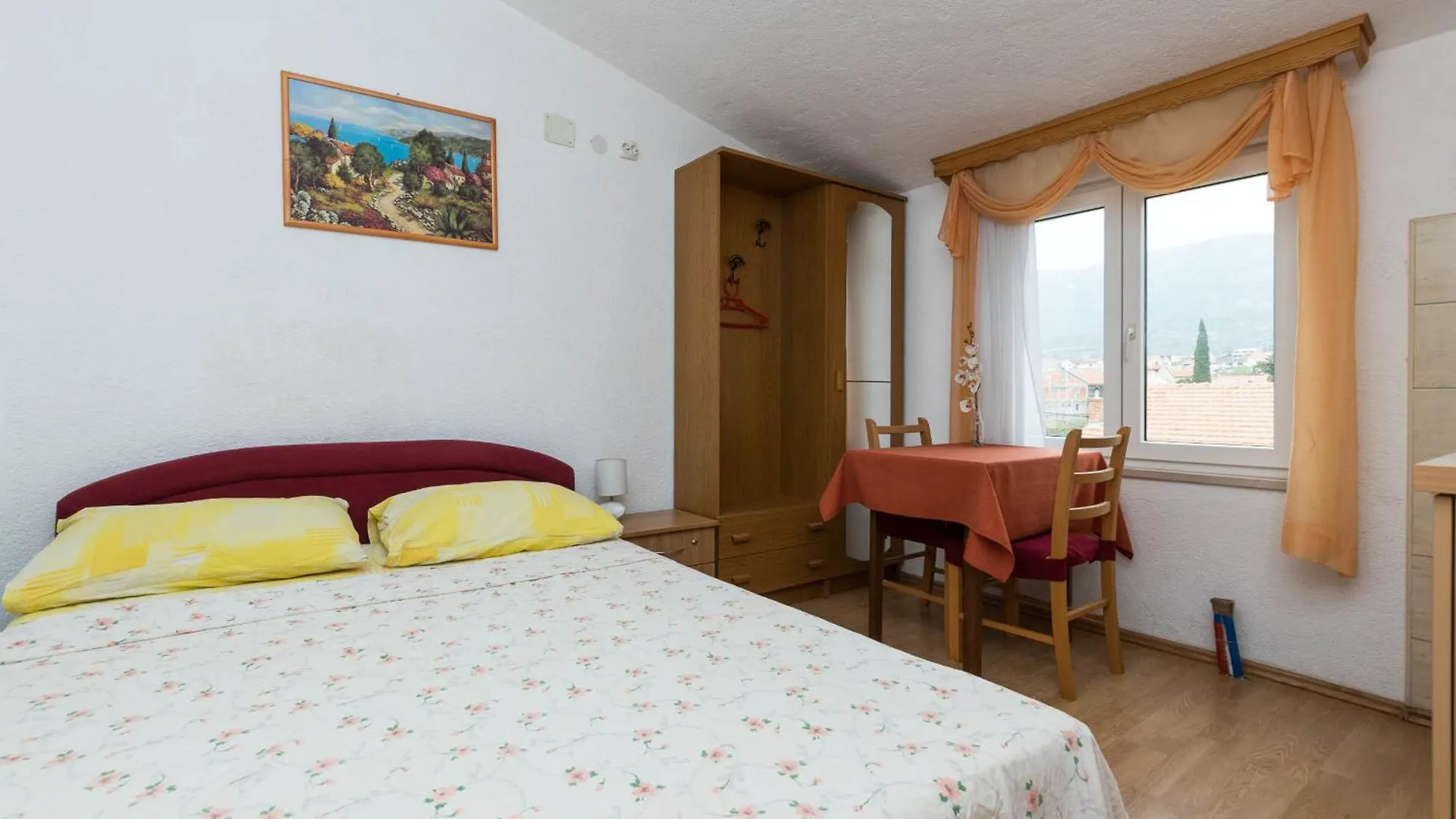 Apartments Cipetic Kastela 0*,
