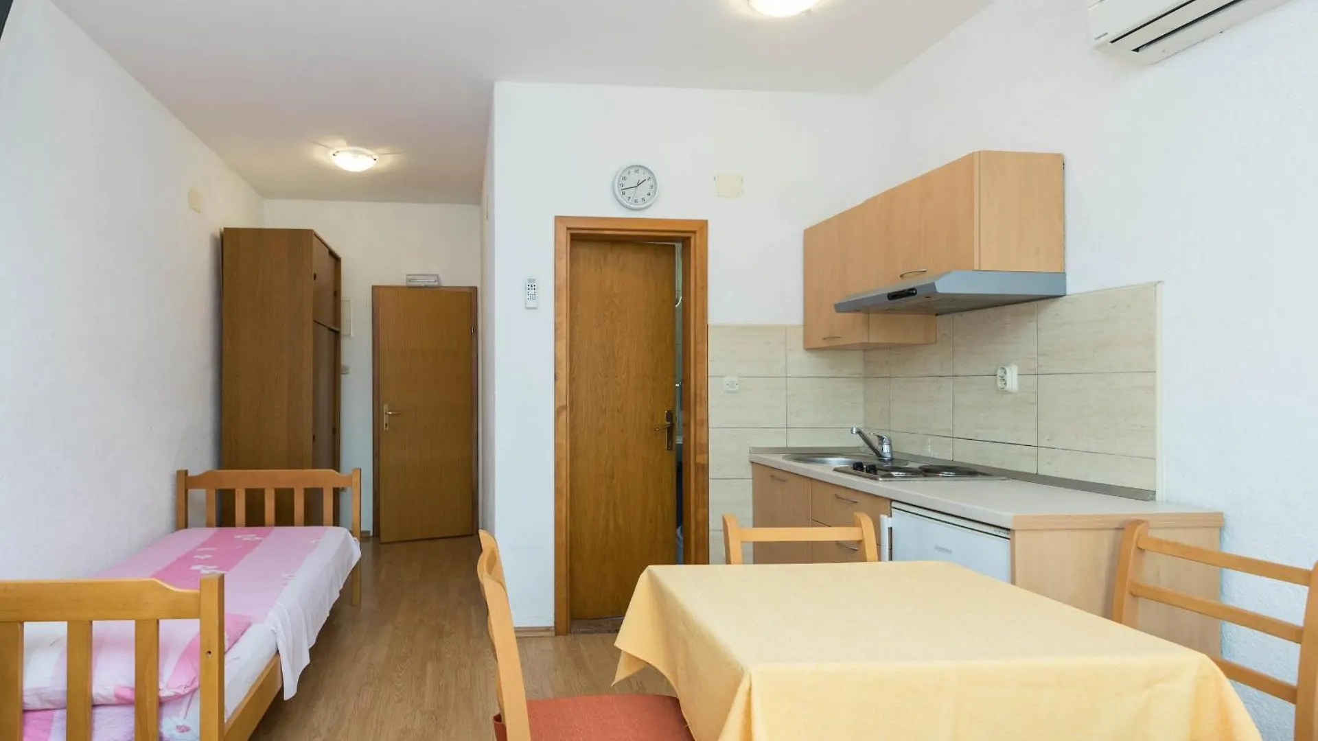 Apartments Cipetic Kastela Hırvatistan